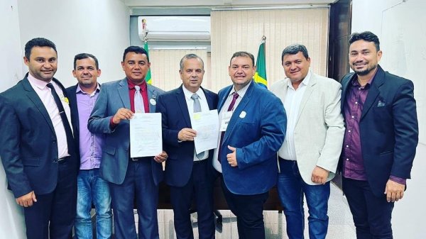Durante a Marcha dos Vereadores em Brasília, cerca de 180 parlamentares foram recebidos no gabinete de Rogério Marinho
