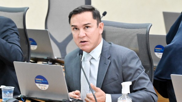 Neilton destaca os R$ 240 milhões em obras em Mossoró; 'transformando a vida das pessoas'