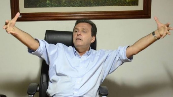 Mais de 100 prefeitos do RN assinam nota de repúdio contra Carlos Eduardo