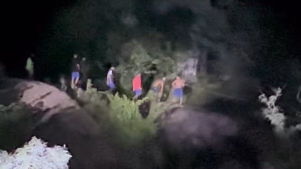  Populares se unem aos bombeiros e resgatam adolescentes ilhados em Lajes