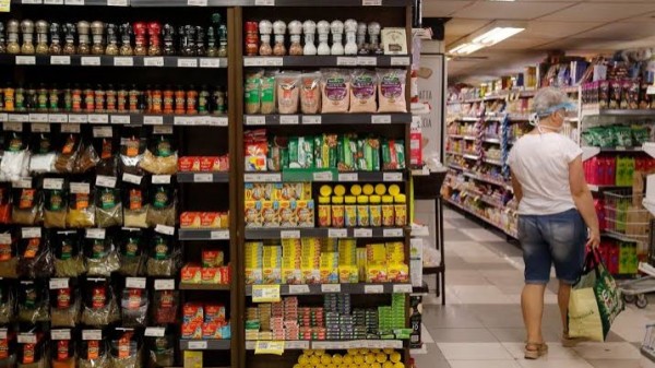 Supermercados: alimentos perecíveis devem subir até 8% em setembro