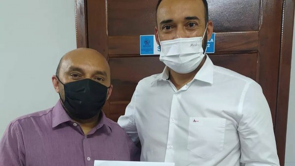 Vereador Edson Carlos cobra melhorias no trânsito nas imediações do Hospital do Rim