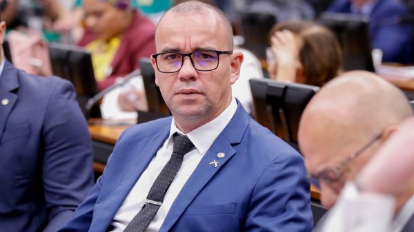 Sargento Gonçalves comemora aprovação de projeto que aumenta pena de crimes de latrocínio, furto e roubo