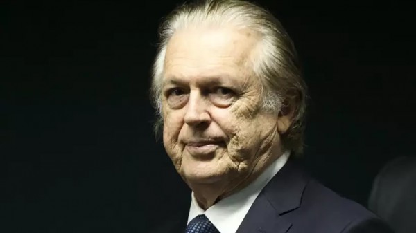 Luciano Bivar desiste de ser candidato à Presidência