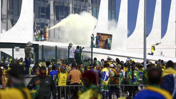 Quem vai pacificar esse país?