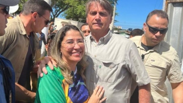 Mulher, evangélica e Bolsonarista, Clorisa vai marcar presença em ato com Bolsonaro e Michelle em Natal