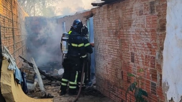 Idoso morre carbonizado em incêndio durante a madrugada em Baraúna