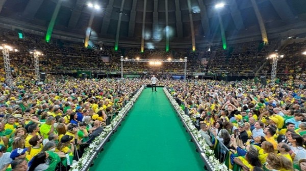 Com Macaranãzinho lotado, PL oficializa candidatura à reeleição de Bolsonaro