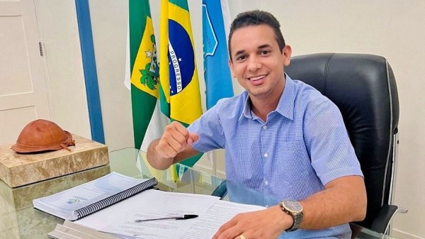Após 10 anos, Allyson anuncia concurso de Educação com 112 vagas em Mossoró