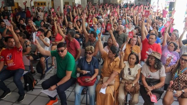 Greve dos professores continua no Estado