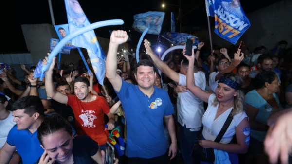 Lawrence comemora deferimento de candidatura: 'Vencemos a perseguição política'