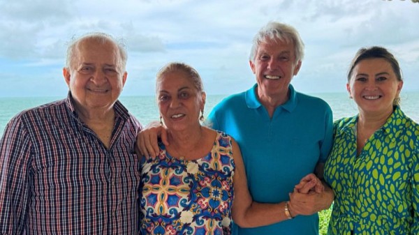 Em Tibau, João Maia tenta convencer Rosalba a ser candidata