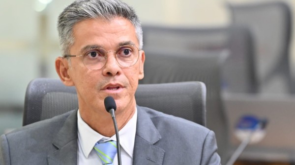 Coronel Azevedo quer audiência pública e transparência sobre a renovação da concessão da Cosern