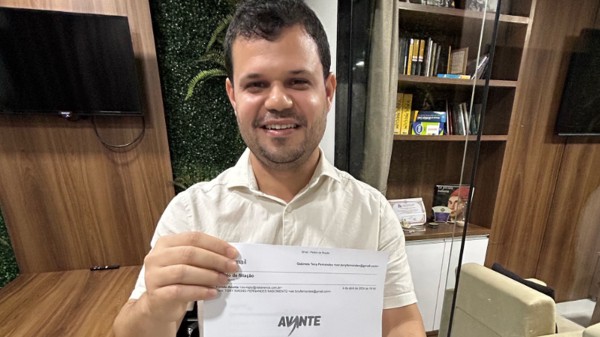 Tony se filia ao Avante aos 45 minutos do segundo tempo
