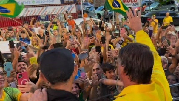 Bolsonaro visita Santa Cruz para agradecer atendimento médico e faz oração no Santuário de Santa Rita