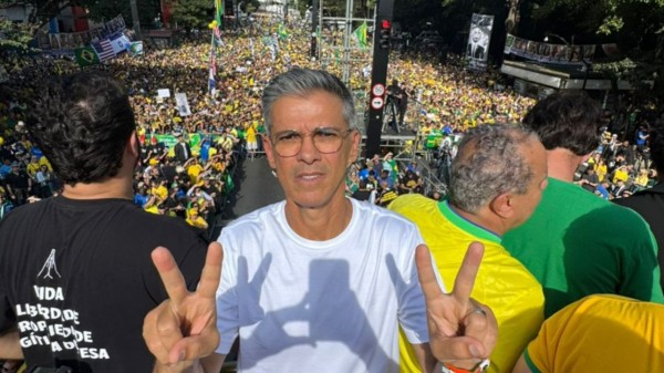 Coronel Azevedo participa de manifestação por 'Justiça Já' na Avenida Paulista
