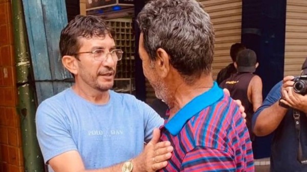 Zé Peixeiro vai ao 'Vuco-Vuco' testar sua popularidade