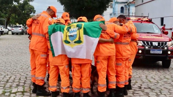 Neilton destaca ação dos Bombeiros Militares do RN em prol das famílias alagadas do Sul 