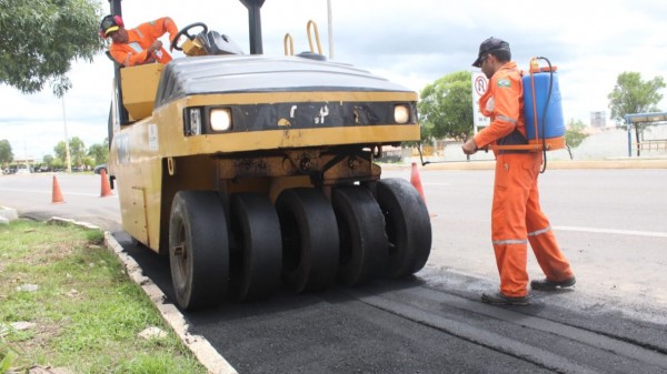 Prefeitura de Mossoró intensifica recuperação asfáltica na Avenida Presidente Dutra