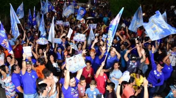 Caravana de Allyson e seus candidatos Jadson e Lawrence mostra força na região Oeste