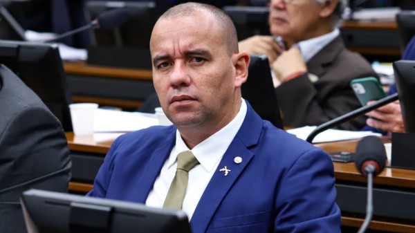 Gonçalves rebate derrota da urgência do PDL que susta decreto de Lula contra armas