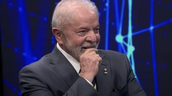 Prefeituras quebradas, taxação de sites, fechamento de empresas e investimentos no exterior; salve-se quem puder!