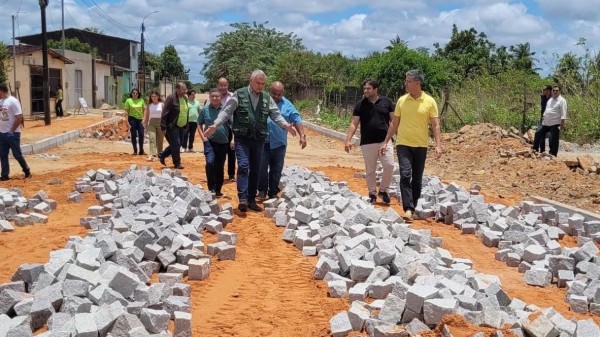 General Girão viabiliza obras de calçamento em prol do bairro Bela Parnamirim