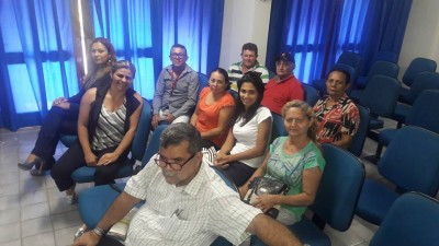 Trabalhadores retirados da PraÃ§a do Teatro Municipal buscam apoio dos vereadores