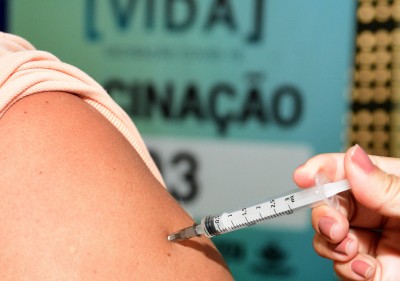 Imunizados com vacinas da Pfizer ou Astrazeneca terão segunda dose antecipada no RN