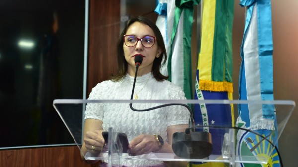 Sâmara relata caso de exclusão em audiência sobre o Dia do Autista: 'fecharam as portas da universidade na minha cara'