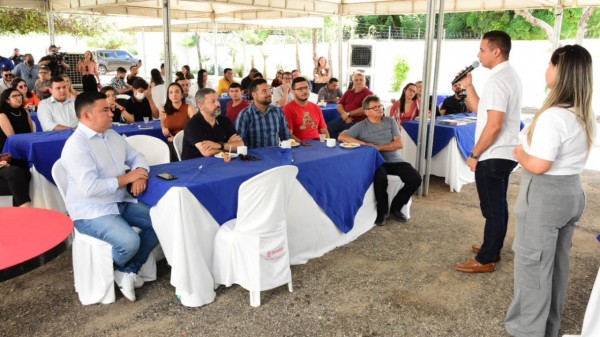 Em café da manhã com a imprensa, Allyson confirma reforma de rua do Hospital da Mulher e permuta do Nogueirão