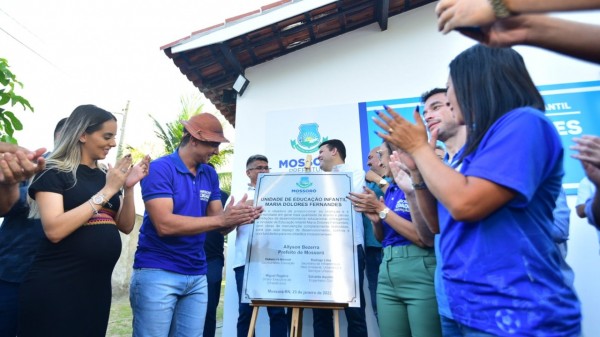Allyson entrega UEI do bairro Bom Jesus completamente revitalizada