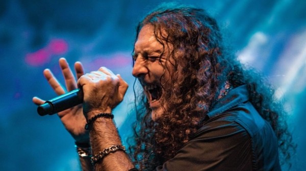 Após 13 anos, Angra anuncia saída do vocalista Fabio Lione