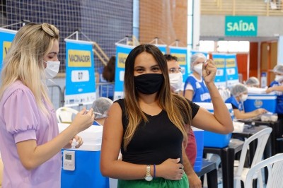 Mossoró próximo de iniciar vacinação de jovens com 18 anos