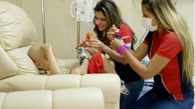 AÃ§Ã£o voluntÃ¡ria de jovens leva alegria a crianÃ§as com cÃ¢ncer em MossorÃ³