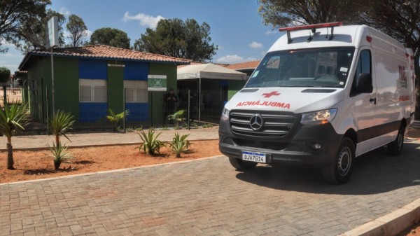 Maísa recebe ambulância adquirida com emenda do General Girão