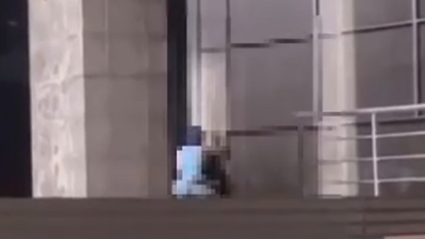Absurdo: Casal é flagrado fazendo sexo nas escadarias do Teatro Municipal de Mossoró