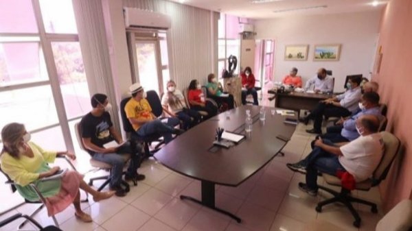 Piso: Professores saem decepcionados com Fátima após proposta inicial de 13%
