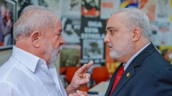 Queda nos lucros, defasagem do preço da gasolina e rombo à vista; deu PT na Petrobras