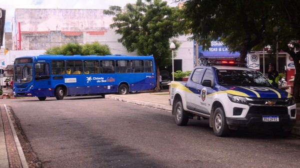 Prefeitura retoma transporte coletivo e atendimentos em UBSs de forma parcial