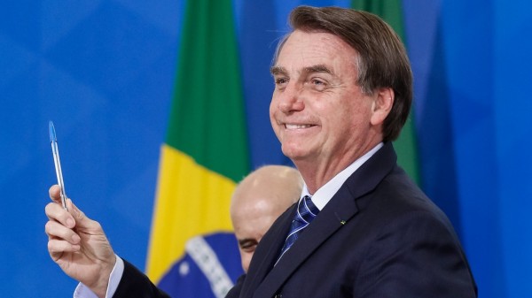Bolsonaro anuncia decreto com redução de 25% do IPI para quase todos os produtos