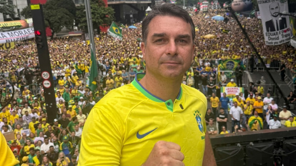 Flávio Bolsonaro supera Lula no segundo turno, diz pesquisa Meio/Ideia