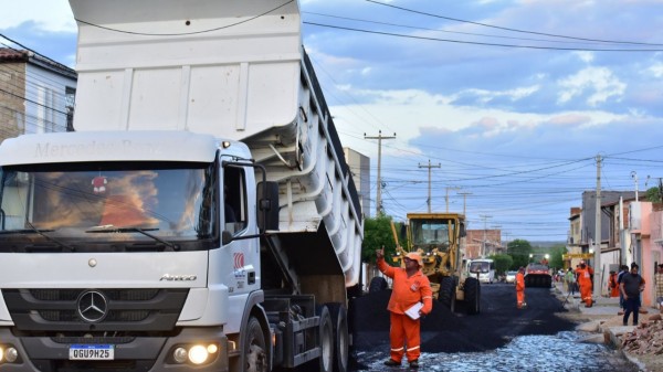 Programa 'Mossoró Realiza' chega com pavimentação asfáltica no bairro Bom Jardim
