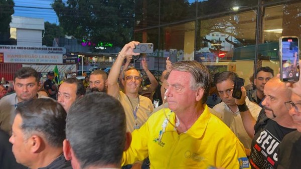 Bolsonaro passa por cirurgia em Brasília