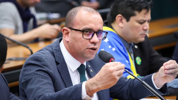 Após tragédia no PR, Gonçalves cobra aprovação de projetos que garantem segurança de alunos e professores