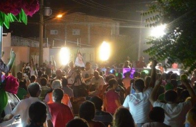 Suspeito abre fogo e duas pessoas sÃ£o baleadas durante carreata de Rosalba 