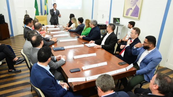Prefeito realiza primeira reunião do ano com secretariado