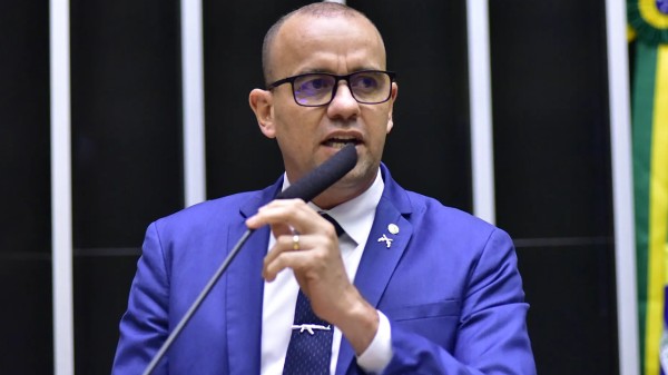 Deputado Gonçalves apresenta representação contra MTST por associar Jesus a bandido