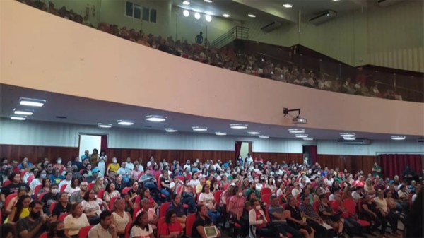 Servidores municipais aprovam greve geral em Mossoró