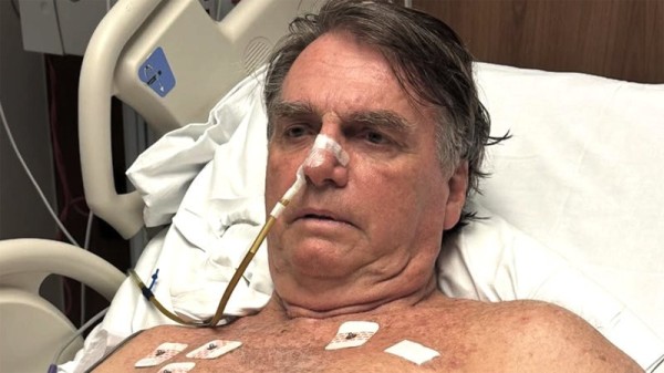 Bolsonaro tem piora clínica e passa por tomografia em hospital de Brasília